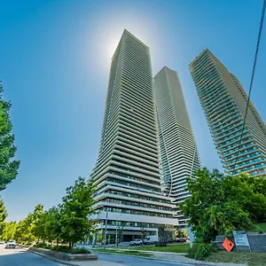  Apartment In Parklawn & Lake Shore With Free Parking Close To Airport Canada