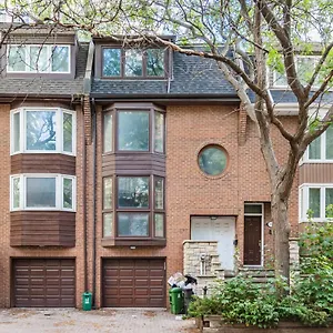  Apartment Beautiful In Downtown Core Close To Subway Station! Canada