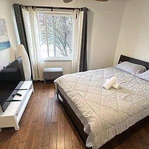  Villa 5 Mins Walk To Skytrain Station Canada